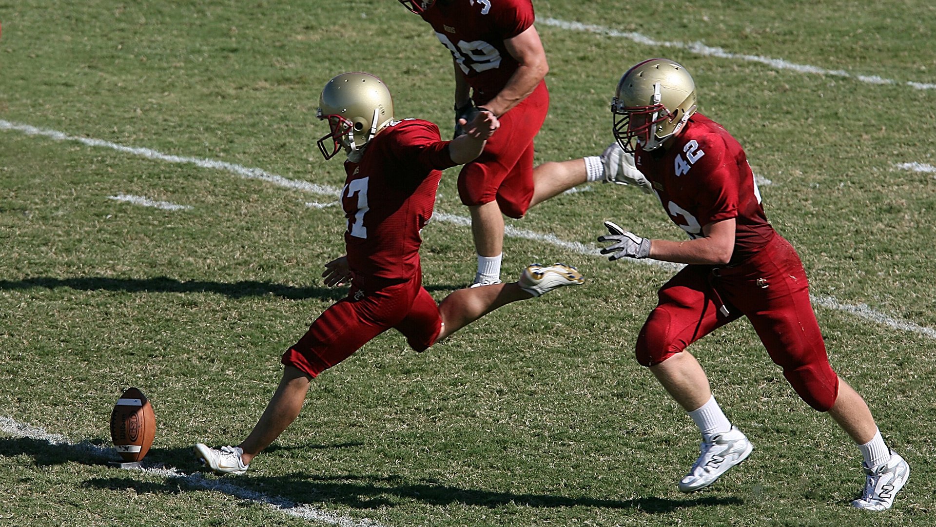 “青少年足球锦标赛点燃青涩梦想，未来之星崭露头角”，2020青少年足球邀请赛